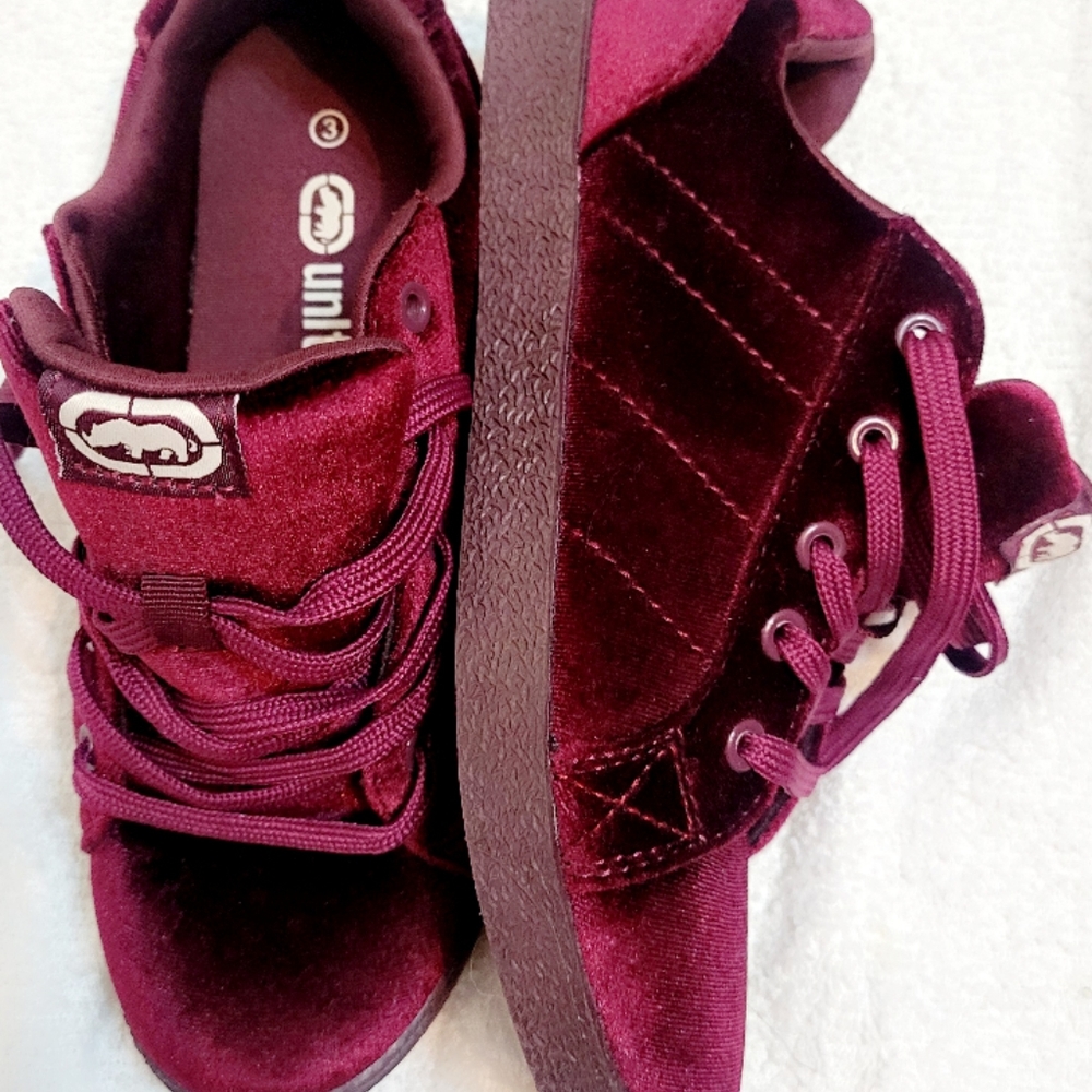 Eckó sneakers for girls size 3 color burgundy